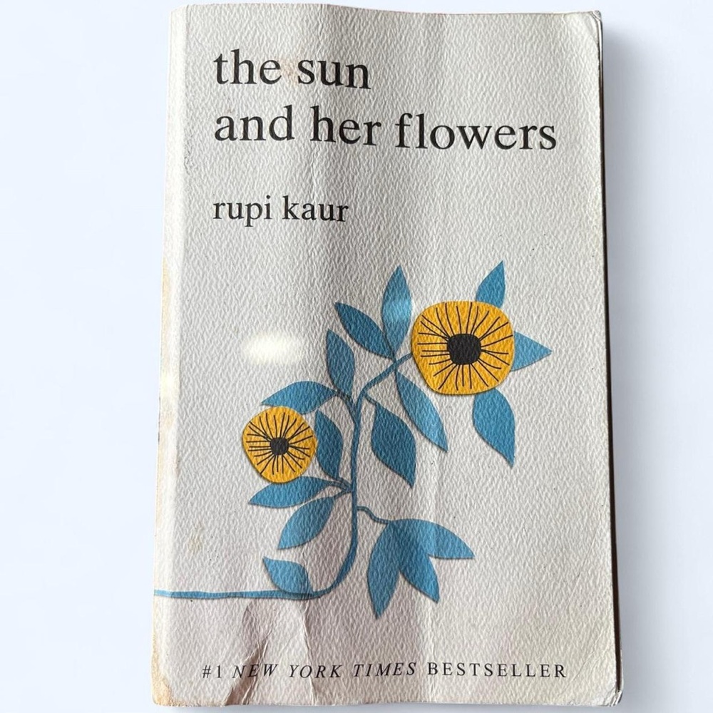 ☀️ The Sun and Her Flowers by Rupi Kaur 💐 Paperback FUC